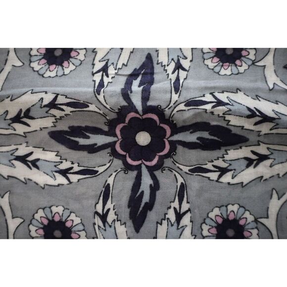 Vera Bradley 22842-X40 Women's Gray *Plaza Tile* Soft Fringe Scarf - Picture 7 of 9